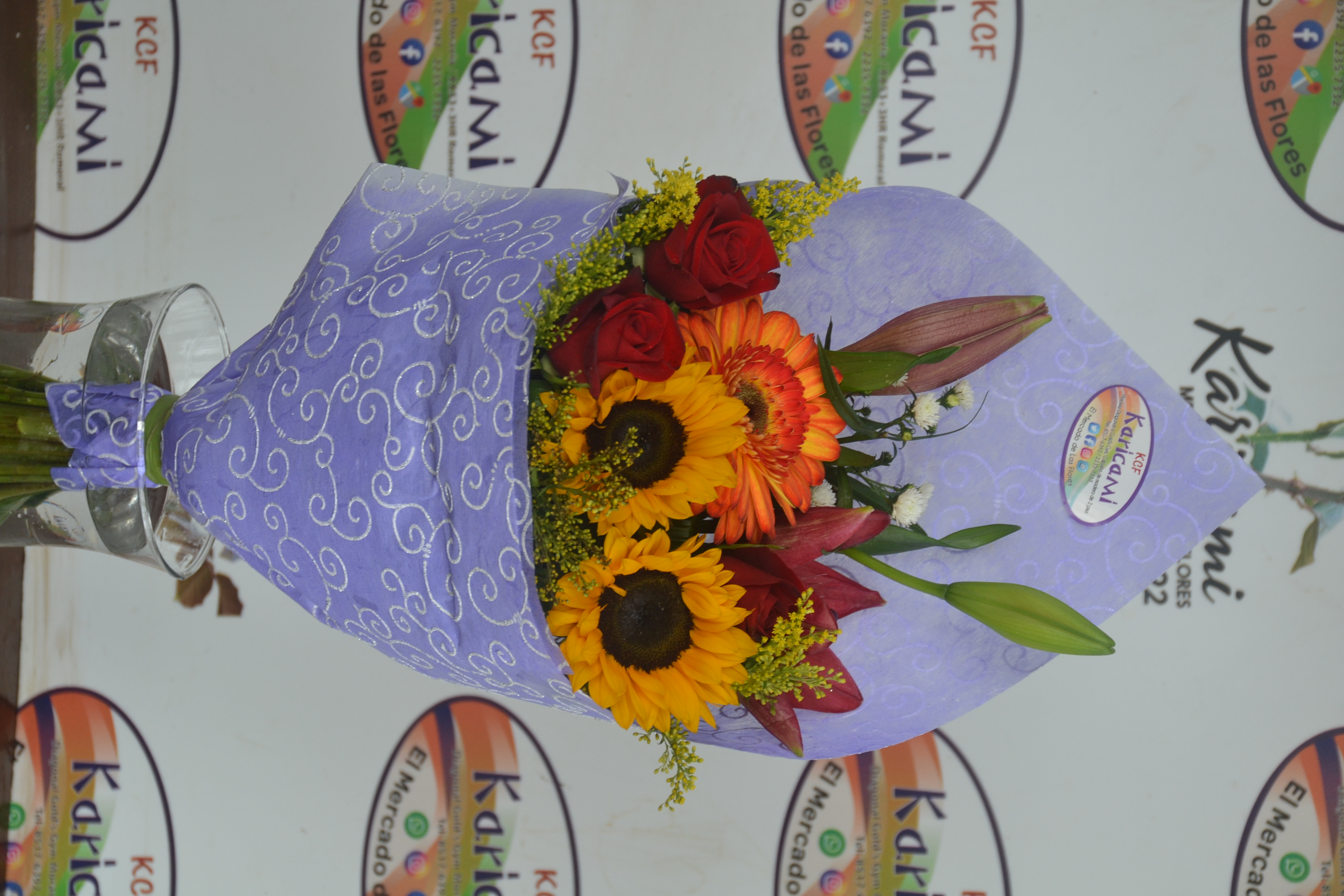Ramo Primaveral Variado - Arreglo floral disponible en Karicami