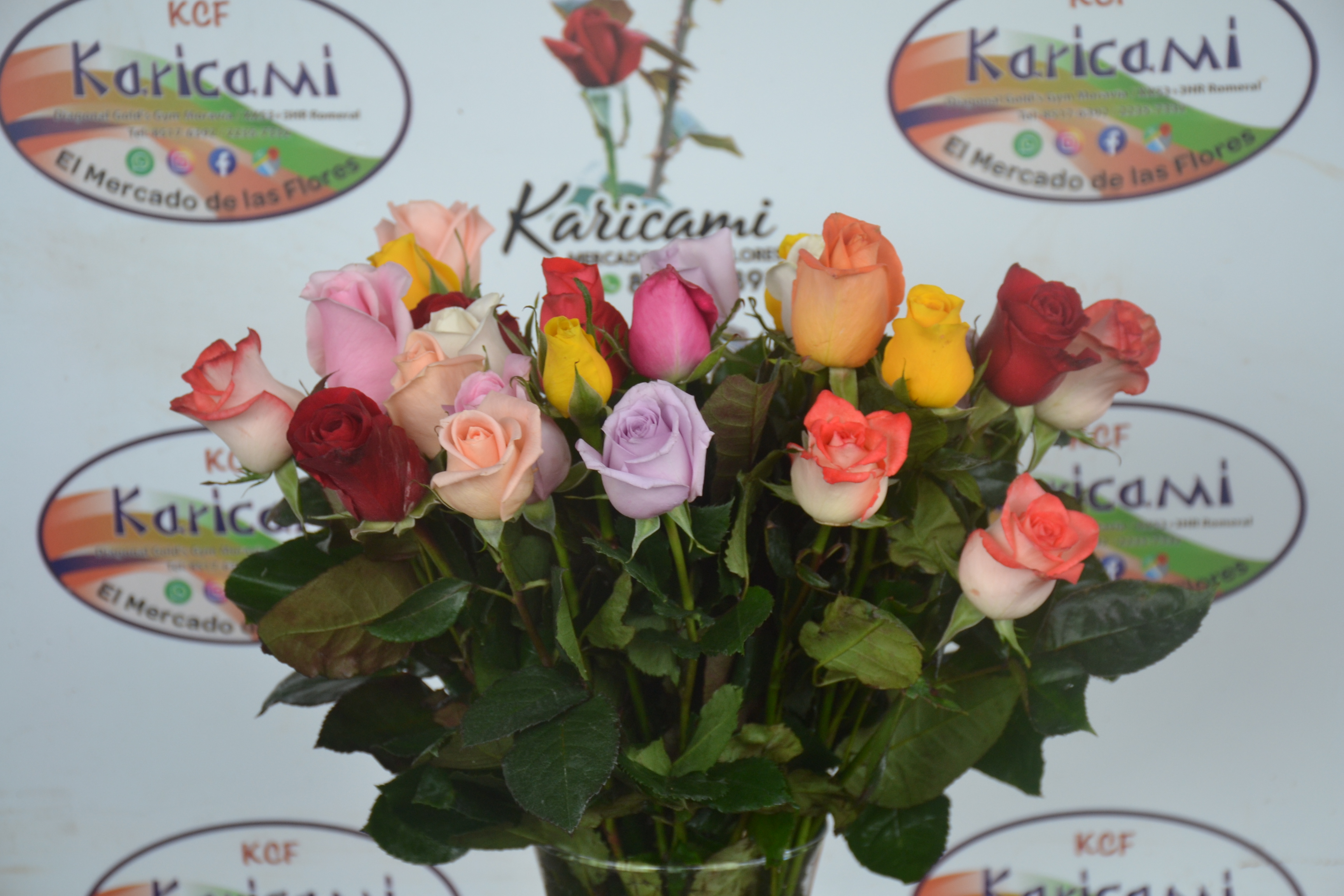Ramo Variedad de Rosas - Arreglo floral disponible en Karicami